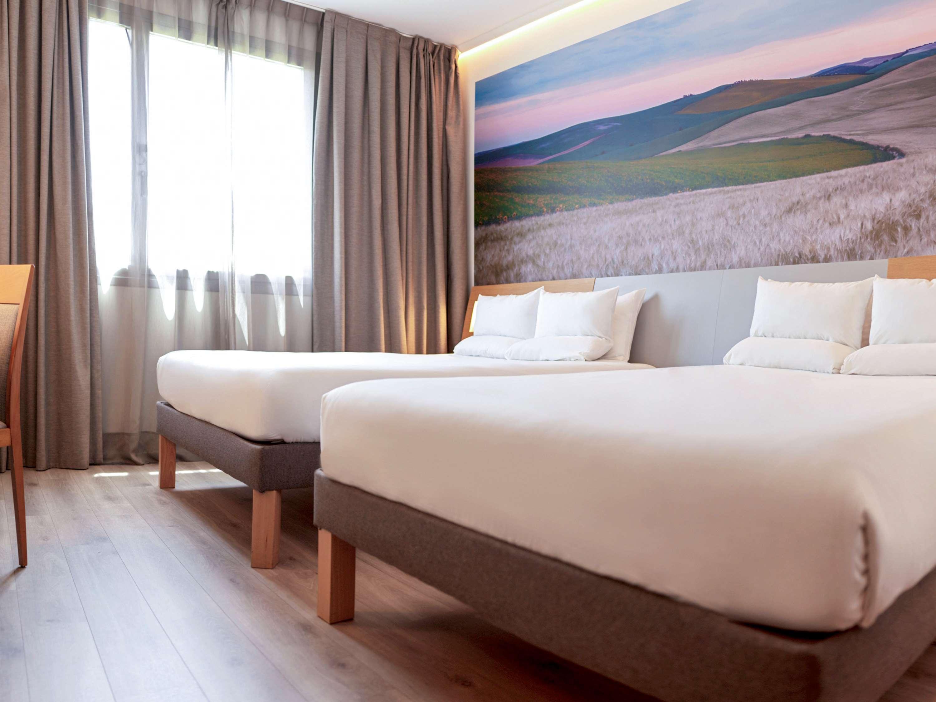 Hotel Novotel Sevilla Esterno foto